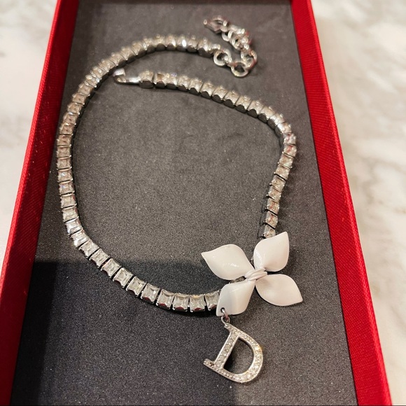 Dior White Flower Choker Necklace - Picture 3 of 11